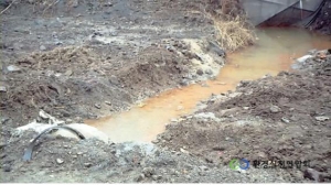 ▲침출폐수 무단방류 (인천 청라지구 신도시공사 현장, l공사 2012.05 적발)