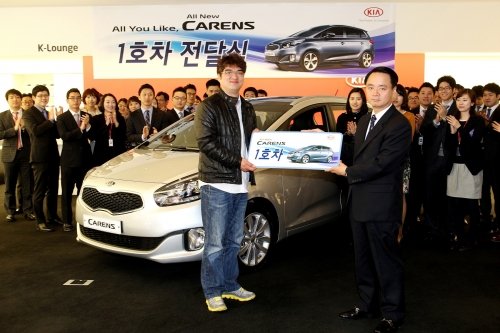 130329 기아차 올뉴 카렌스 1호차 전달(1)