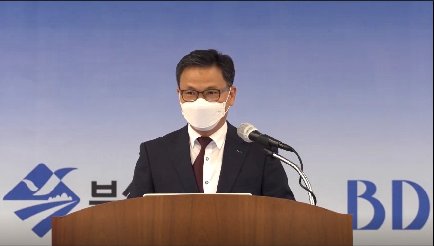 2020 부울경 기후변화포럼에서 개회사를 하는 신도식 부산지방기상청장 (사진출처=APEC 기후센터 유튜브 캡처)