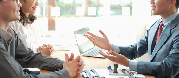 코로나19 상황에서 공공돌봄체계 유지에 기여함에도 처우가 열악했던 저소득 방문돌봄서비스 종사자 등에 대한 지원이 실시된다.