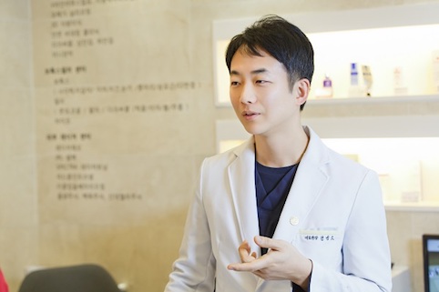 엔비유성형외과 권병소 대표원장.