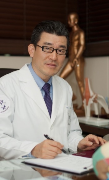 덕앤추한의원 김재형원장.