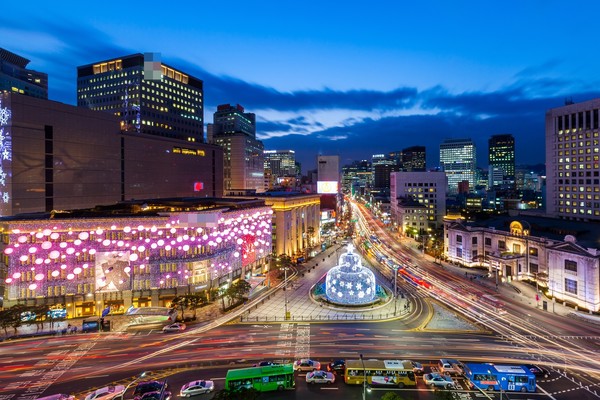 통계청이 '2021년 1월 소비 동향'을 조사한 결과 지난해 말 대비 의약품 소비는 줄고 의류과 가전제품 판매는 늘어난 것으로 확인됐다.