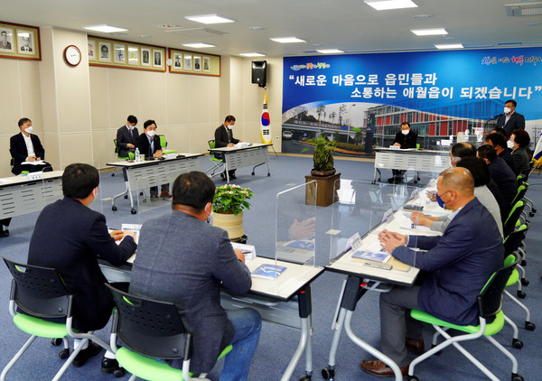 애월읍 주민과의 간담회에서 참석한 원희룡 지사 /사진제공=제주도청