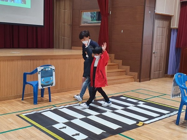 어린이 교통안전교육 실시 <사진제공=봉화교육지원청>