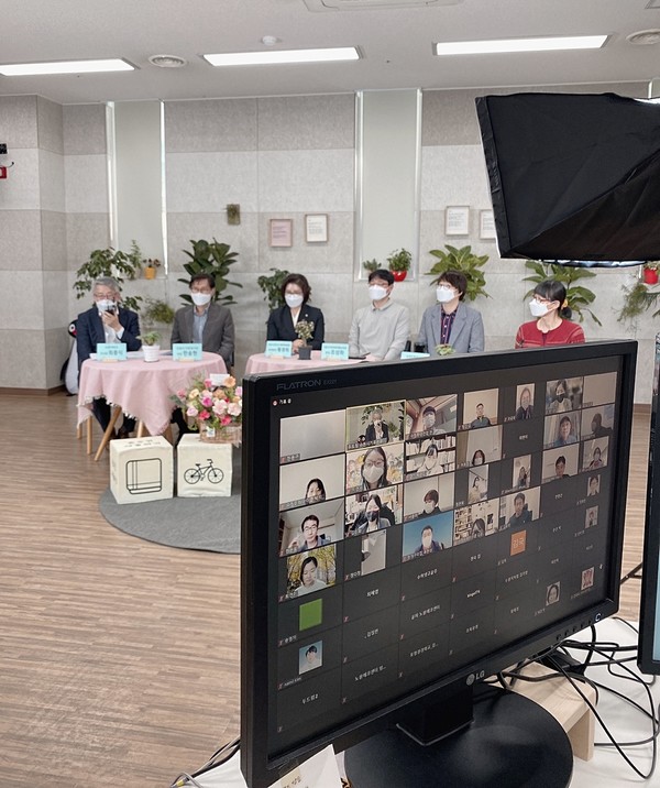 수원시는 14일 오후 '탄소중립을 위한 기후변화 교육의 성과와 과제'를 주제로 온라인토론회을 열었다. /사진제공=수원시