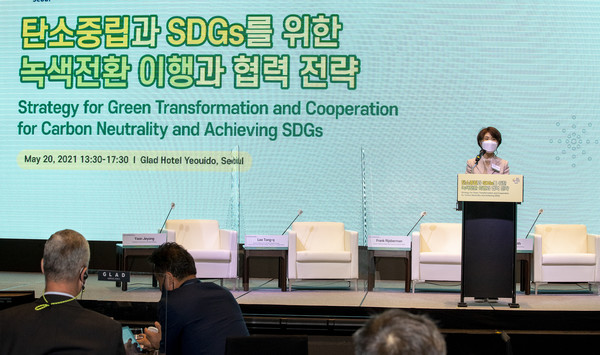 한정애 환경부장관은 “오늘 세미나가 탄소중립을 통해 지속가능한 사회로 나아가는 디딤돌이 되기를 기대한다”라고 말했다. /사진제공=환경부