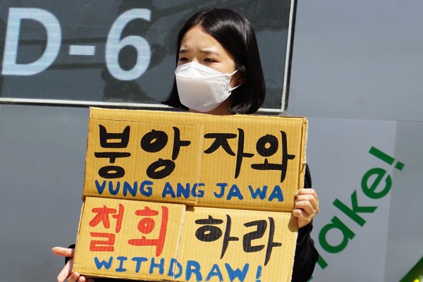 지난 5월24일 진행된 청년기후긴급행동의 서울시청 앞 광장 기자회견 당시. P4G 개최국 한국이 베트남과 인도네시아에 신규 석탄발전사업을 추진하고 있다는 사실을 규탄했다. /사진제공=청년기후긴급행동