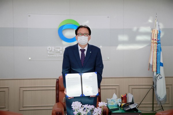 한국환경공단(이사장 장준영)은 전라남도·영산강유역환경청·영암군청과 지역 맞춤형 대기질 개선을 위한 업무협약을 체결했다. /사진제공=한국환경공단