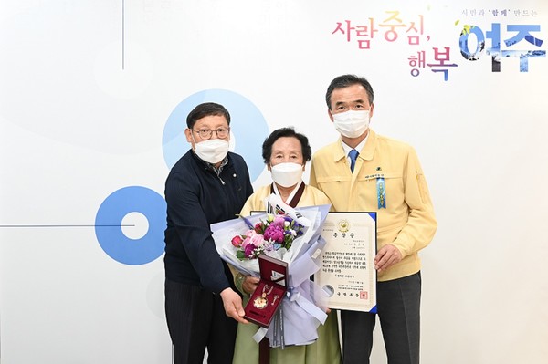 여주시, 6·25 참전유공자 유족에 화랑무공훈장 전수 <사진제공=여주시>