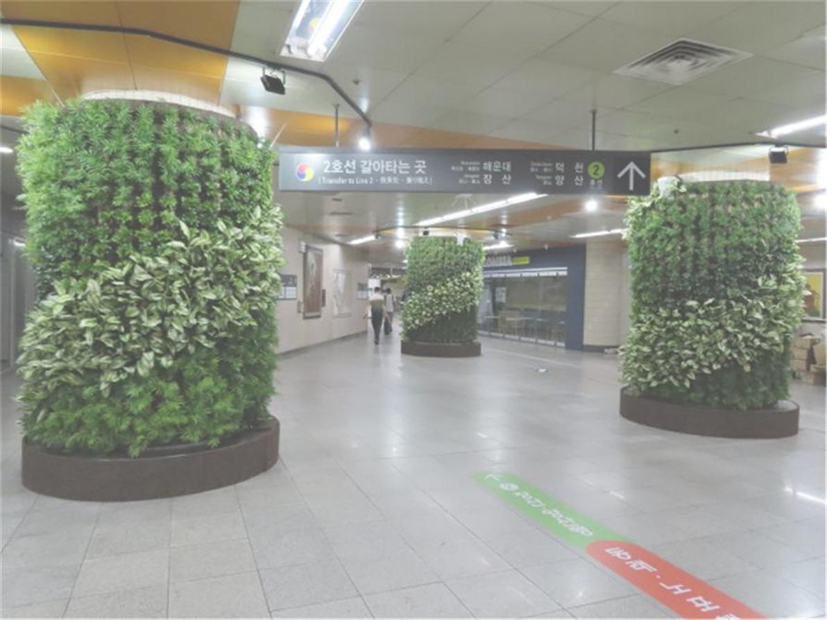 서면역 환승연결통로 실내정원 <사진제공=부산시>