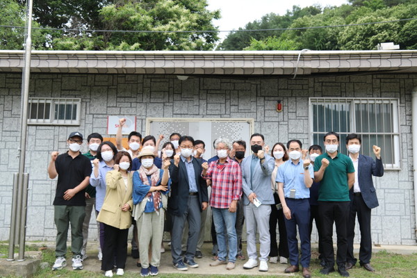 사회적경제기업 참여 기업들과 함께 한 기념사진. /사진제공=한국임업진흥원