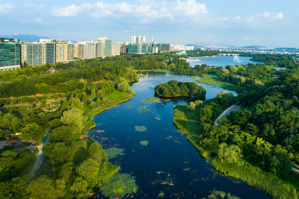 이재준 고양시장은 우리 모두가 도시의 '수동적인 소비자'가 아닌 도시를 만들 수 있는 '주체적인 생산자'가 되도록 바뀌어야 한다고 피력했다.