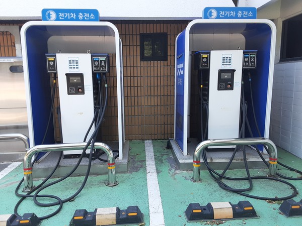환경부는 2025년까지 전기차 완속충전기를 50만기, 급속충전기는 1만5000기까지 늘린다는 구상이다. /사진=환경일보DB