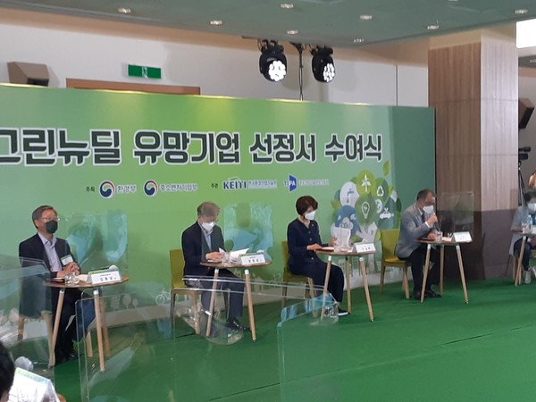 환경부와 중소벤처기업부의 두 장관은 업계 간담회를 통해 이날 실질적인 의견을 청취했다. /사진=최용구 기자