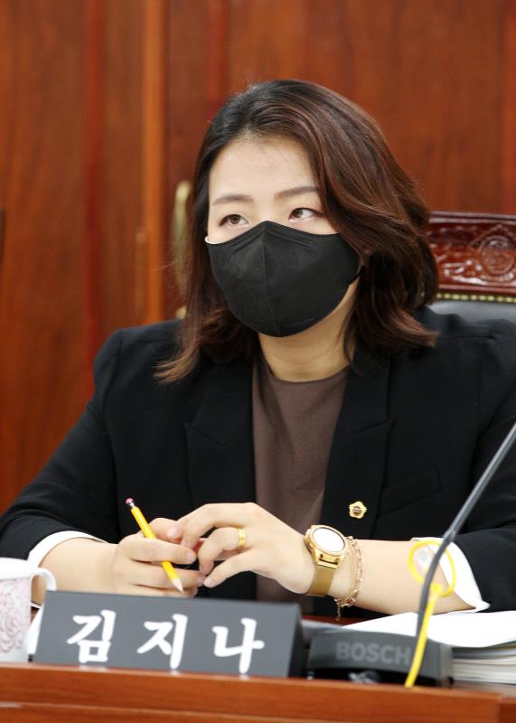 김지나 경기의원은 13일 도의회 5분 발언을 통해 경기주택도시공사의 도덕성 훼손을 지적했다. /사진출처=경기도의회