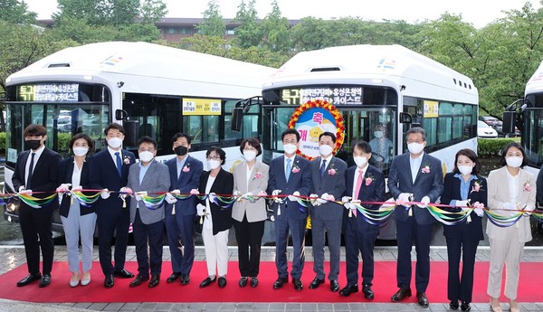 허태정 대전시장, 임혜숙 과기정통부 장관 등 주요 관계자들이 함께한 대덕특구 순환버스 올레브 개통식 /사진제공=대전시