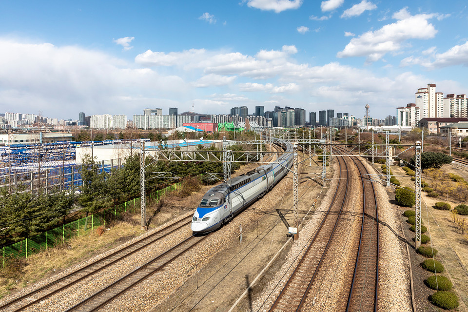 국토부는 대도시권 광역교통문제를 해결하고 양질의 광역교통 서비스를 제공하기 위해 인프라 확충을 적극 추진한다고 밝혔다.