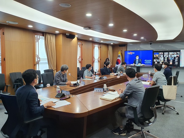 인구정책 기본계획 연구용역 중간보고회 참석자들 /사진제공=경상북도