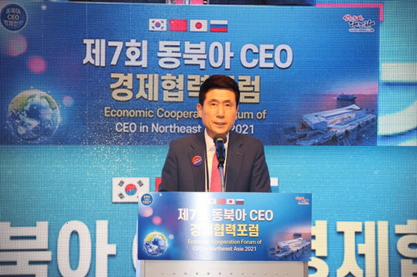이강덕 포항시장, ‘2021 동북아 CEO경제협력포럼’에서 개회사 중이다 /사진제공=포항시