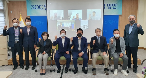 제2차 환동해권 상생발전 포럼 주요 참석자들 /사진제공=경북도의회