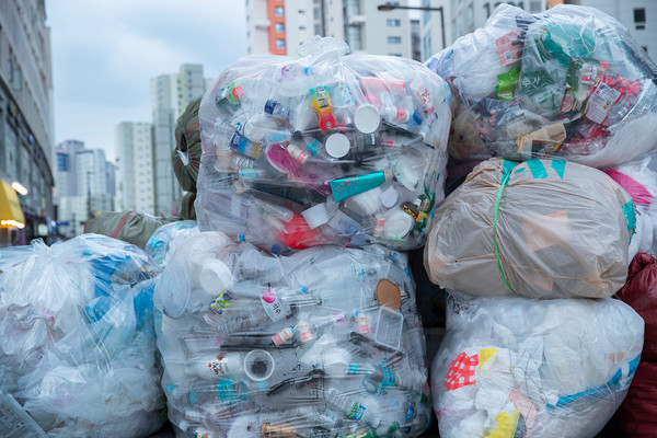 2018년 쓰레기 대란은 간신히 막았지만 근본적인 문제는 여전히 해결되지 않고 남아 있다.