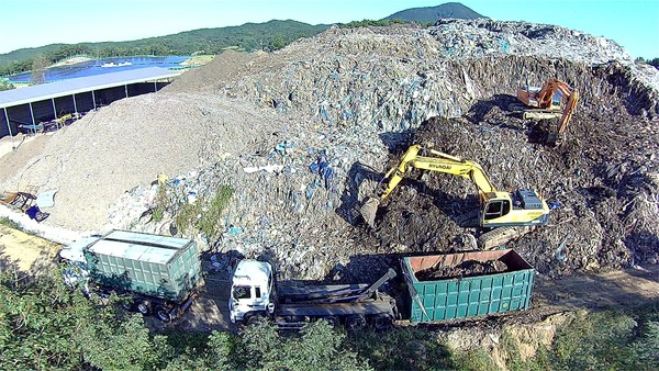 의성 쓰레기산 초기 처리 현장(2019.10). 현재는 처리 완료된 상태다.  /사진제공=한국자원순환에너지공제조합