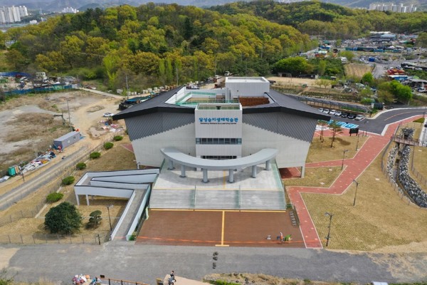 달성습지생태학습관이 환경보호를 주제로 지구 살리기 기획 작품 전시회를 11월29일까지 진행한다. /사진제공=대구시