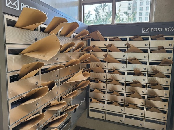 화성시 아파트 단지에 대량 배포된 경기남부 민간공항 가짜뉴스 선전물 