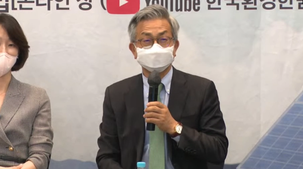토론회에서 발언하는 유동헌 에너지경제연구원 명예선임연구위원 /사진출처=한국환경한림원