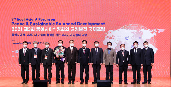 국제포럼 토론에 참석자들이 기념촬영을 했다 /사진제공=대전시