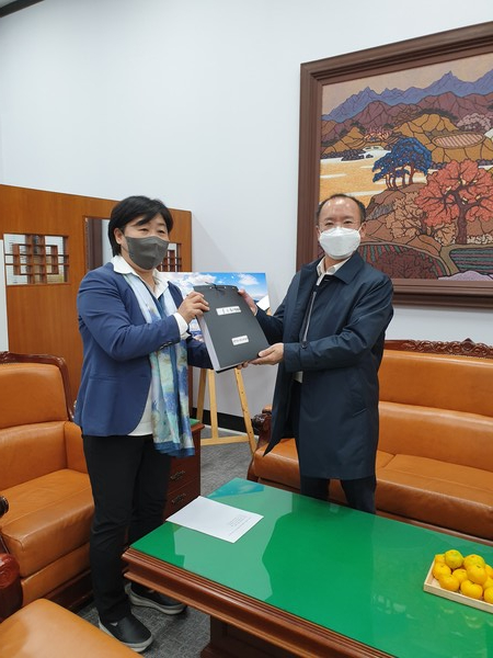 경기도상인회 호소문 1만부서명서 전달식 사진 /사진=서영교 의원실