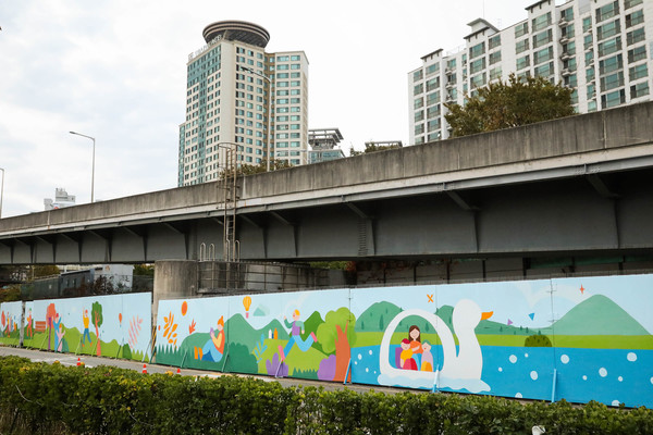 이번 벽화 그리기 활동에는 11월 6‧7일 이틀간 약 150명의 자원봉사자가 참여했다. /사진제공=서울시