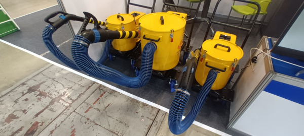 (주)에스에이치텍의 노면청소차 ‘로드온’ /사진=김인성 기자