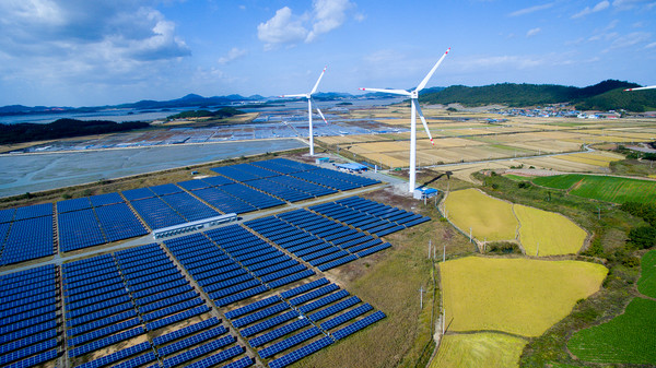 에너지 대부분을 소비하는 것은 도시지만, 재생에너지 전환은 지방이 떠맡으면서 에너지 식민지화라는 비판이 제기된다.