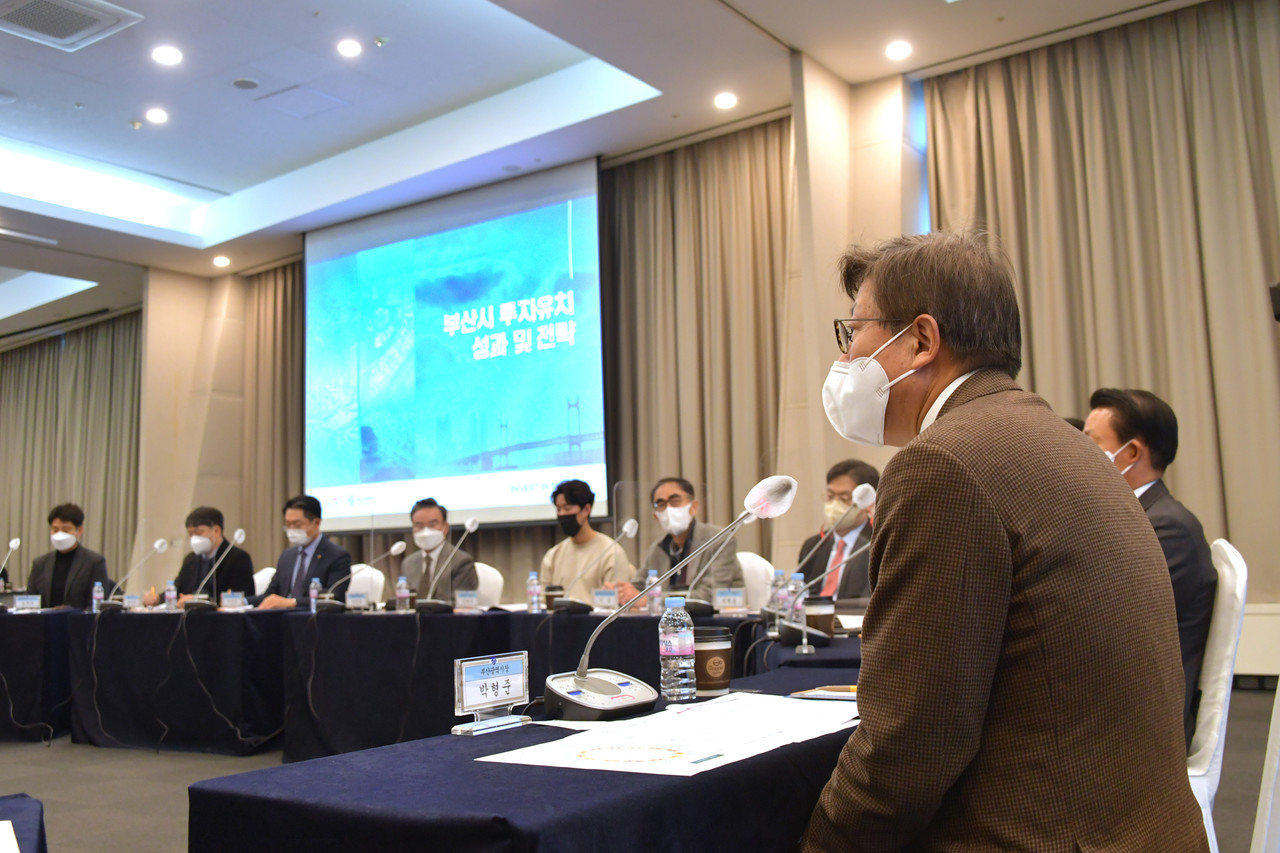 투자기업 초청 간담회 참석한 박형준 부산시장(오른쪽) /사진제공=부산시