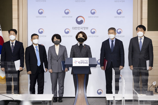 한정애 환경부 장관이 28일 정부서울청사 별관에서 2022년 환경부 업무계획을 발표하고 있다. /사진제공=환경부