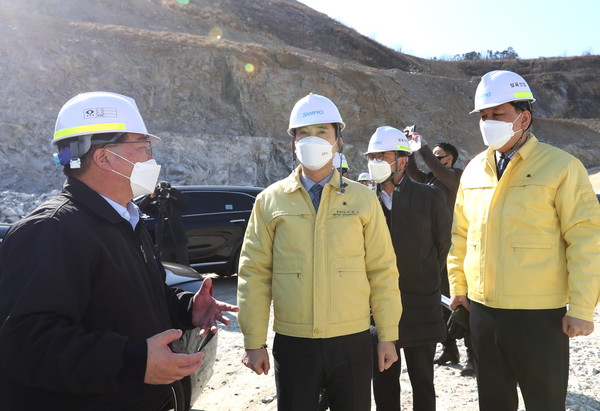 서철모 화성시장 삼표산업 토석채취지 화성사업소 현장점검 /사진제공=화성시청 