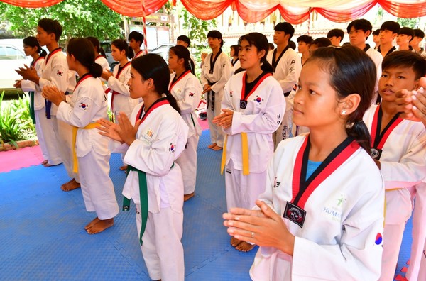 태권도를 배우는 수원마을 아이들 (사진제공=수원시)