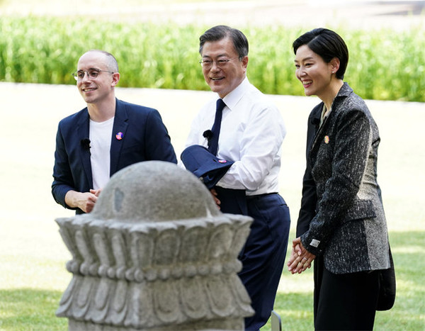작년 방송인은 타일러 라쉬와 배우 박진희는 문재인 대통령과 함께 기후위기에 대한 P4G 특별 대담을 진행한 바 있다. /사진제공=청와대