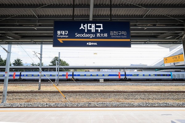 경부선 서대구역을 지나는 고속철도가 3월31일 정식 개통했다. /사진출처=국민소통실