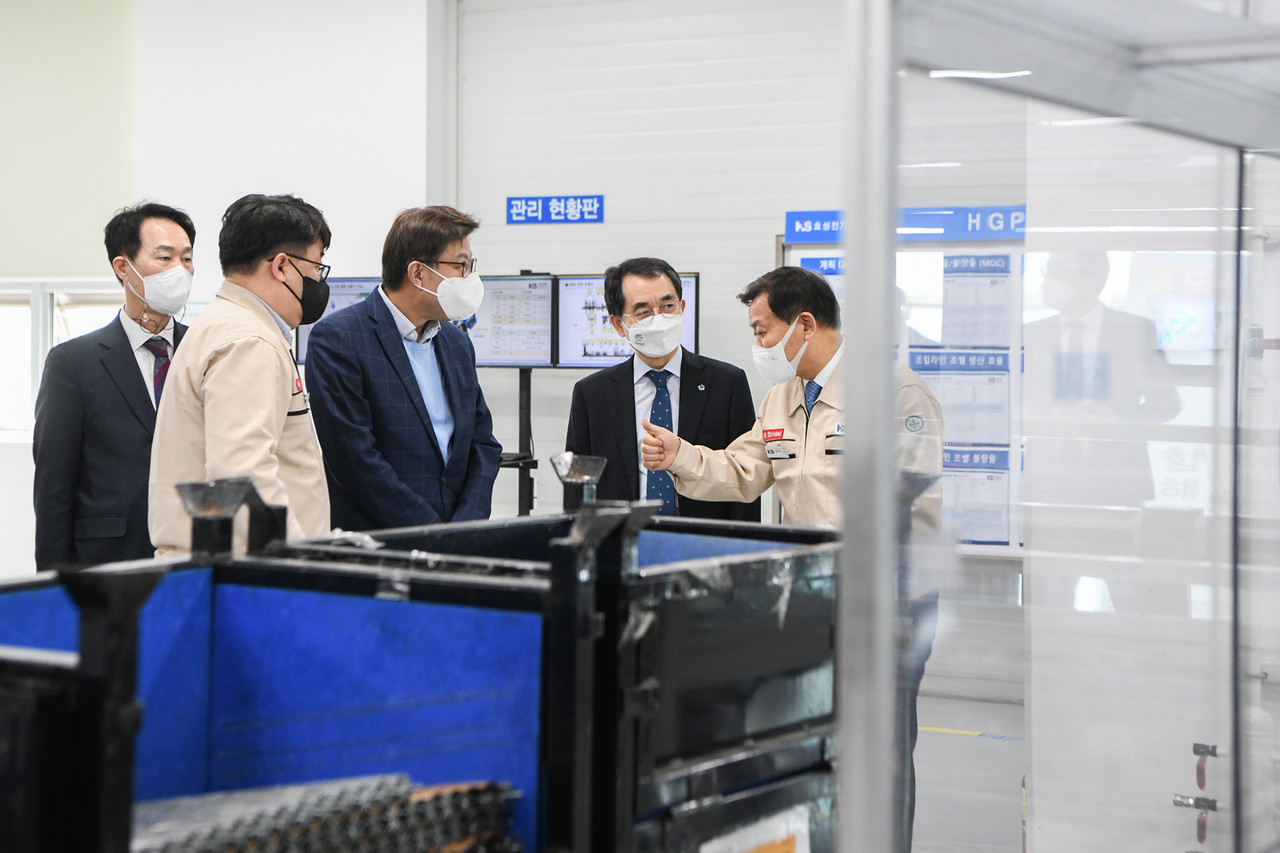 동부산산단 기업체 AS 현장방문하는 박형준 부산시장 /사진제공=부산시