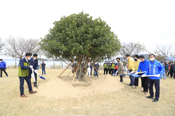 진도군 백조호수공원에서 제77회 식목일 기념행사 / 사진제공=진도군