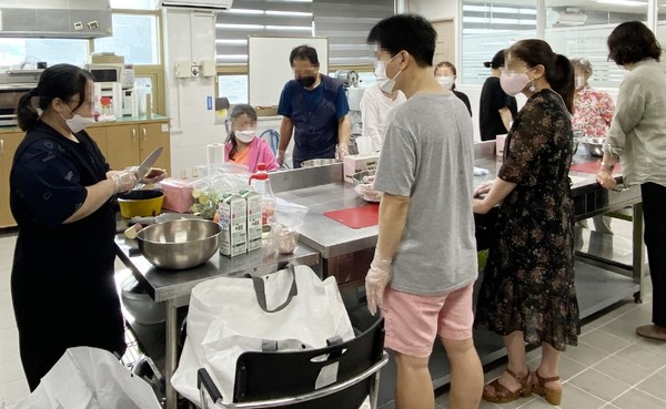 ‘반려동물 건강돌보미 사업’ 통합 교육 /사진제공=수원시