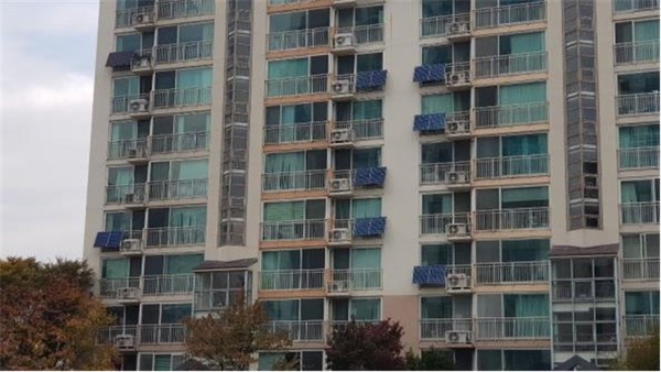 광명시는 재생에너지 보급 확대로 온실가스를 감축하고 가정의 전기 요금을 줄일 수 있도록 공동주택 및 단독주택을 대상으로 미니태양광 보조금 지원 사업을 시작한다