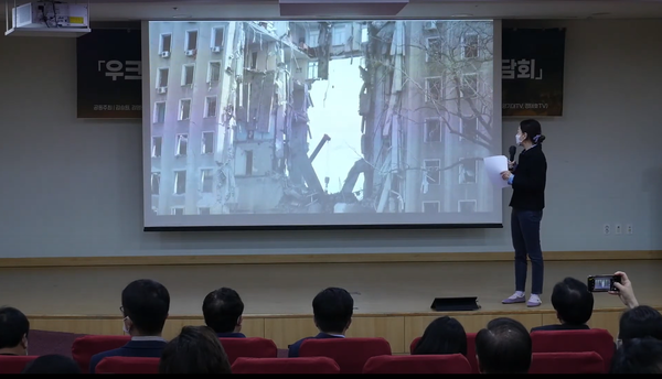 김영미 피디는 ‘우크라이나-러시아 전쟁 긴급 현지상황 보고 간담회’에 참석해 현지 취재 영상을 통해 우크라이나 전쟁의 심각성을 전했다. /사진=김인성 기자