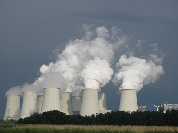 윤석열 정부는 신한울 3, 4호기 건설을 조속 재개하고, 2030년까지 원전 10기 수출을 목표로 하는 '원전 수출산업화'를 추진한다고 밝혔다. 