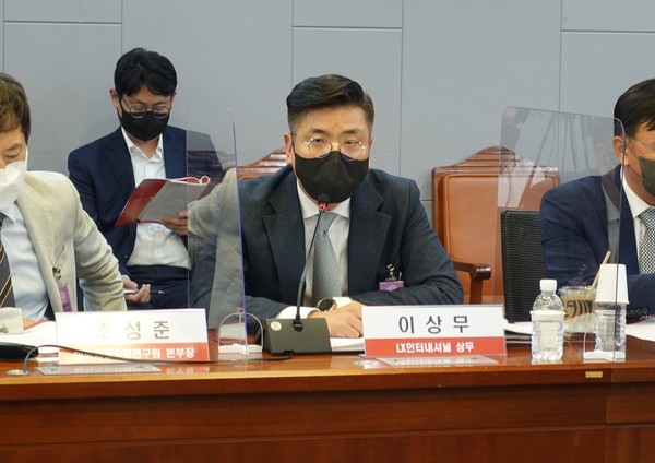 이상무 LX인터내셔널 상무는 “지난 10년에 걸친 국내 자원 사업에서 정부의 지원이 상대적으로 적은 것은 사실”이라며 “자원사업은 장기적인 관점에서 봐야 하고, 민간 차원에서 순수 사업성만 보고 투자하는 접근은 부담이 크다”고 전했다.