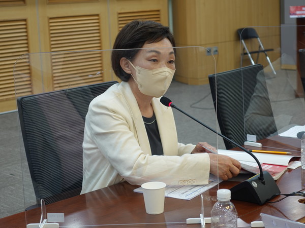 한무경 의원은 국내 공기업들이 확보한 해외자원을 무분별하게 매각한 전 정권을 비판하며, 해외자원개발과 국내 자원순환을 통한 자원안보가 확보돼야 우리의 미래산업이 지속될 수 있다고 강조했다. /사진=김인성 기자