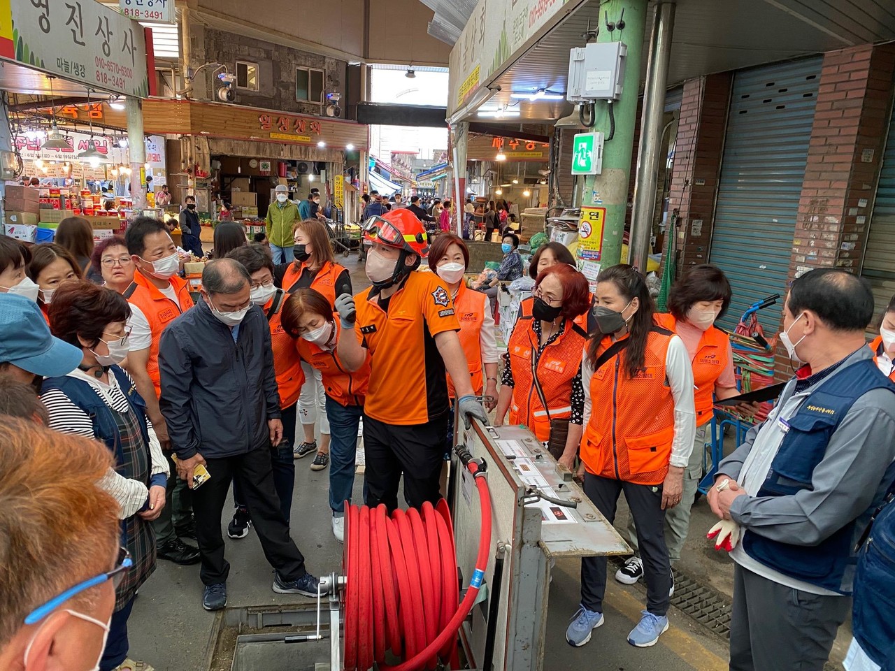비상소화장치 사용법 교육현장 /사진제공=부산진소방서